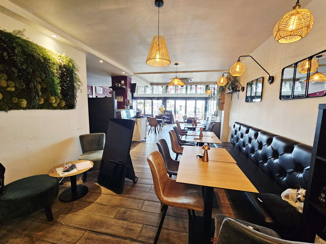 Commerce à SIX-FOURS-LES-PLAGES