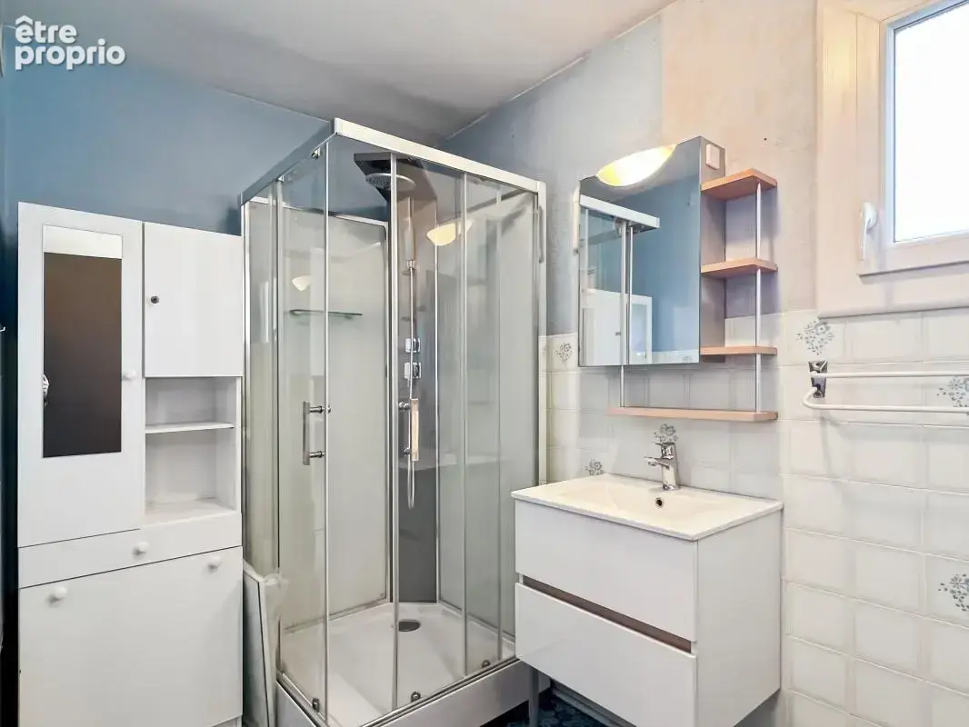 LORIOL - Maison À Vendre - Une maison pleine de potentiel, idéale pour votre projet de vie - photo 7