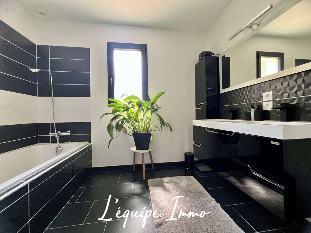 Contemporaine plain pied 154m2 sur 935m2 de terrain - photo 13