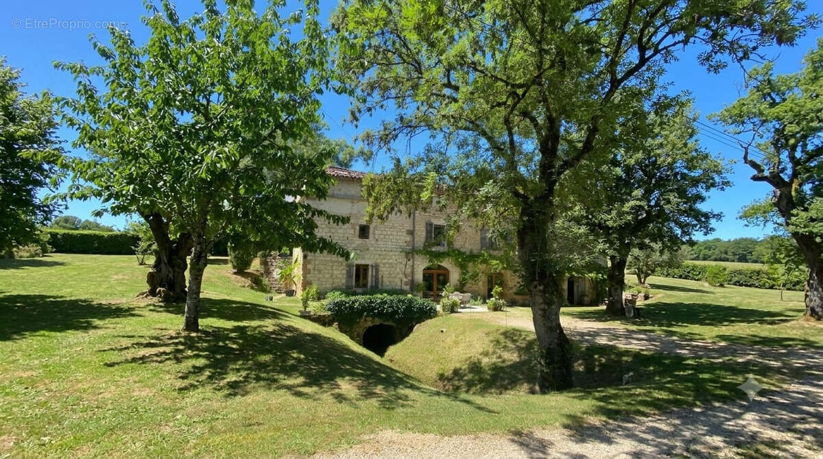 Maison à CAMPAGNAC