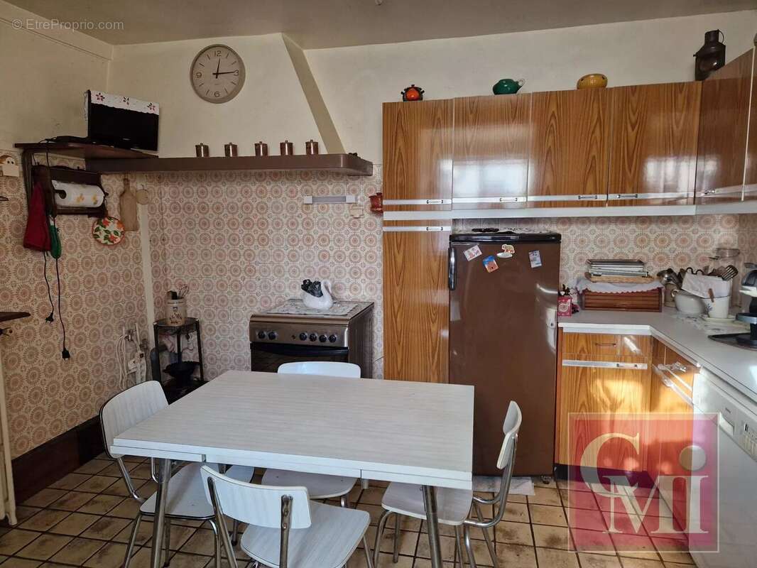 Appartement à BREUX-JOUY