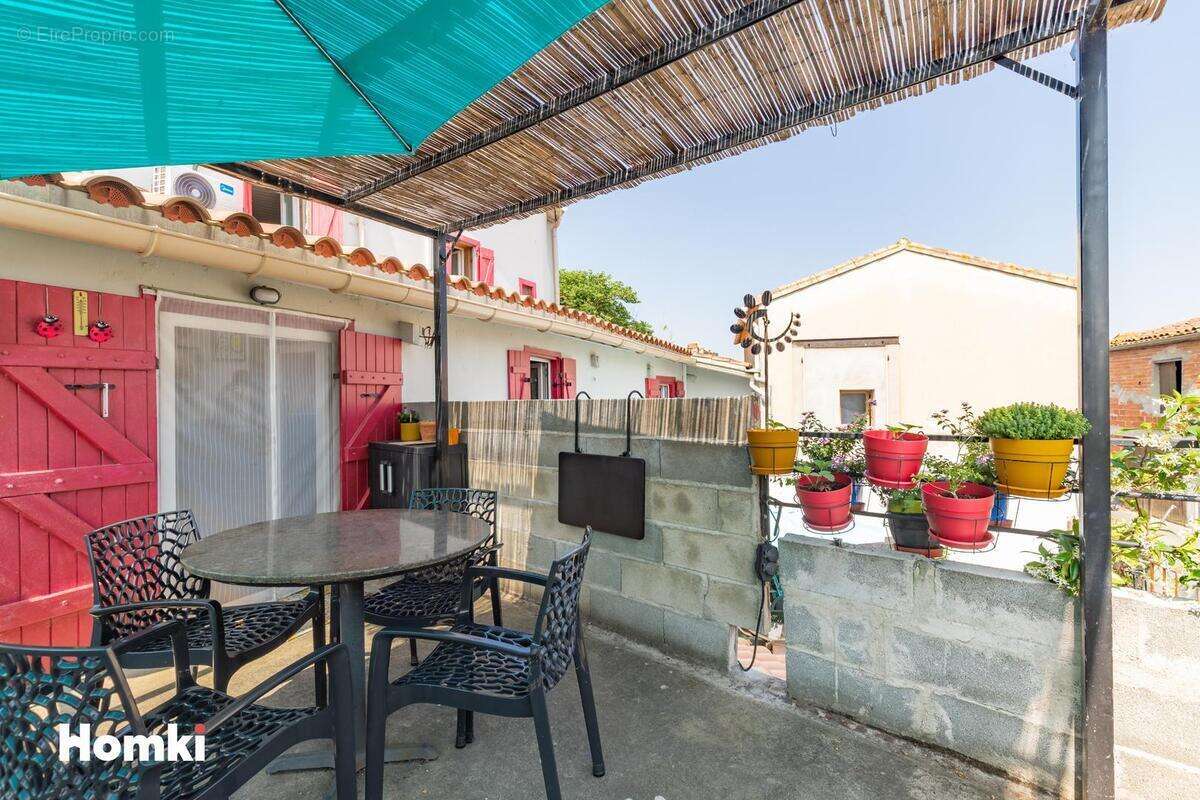 Maison à VILLENEUVE-LES-MONTREAL