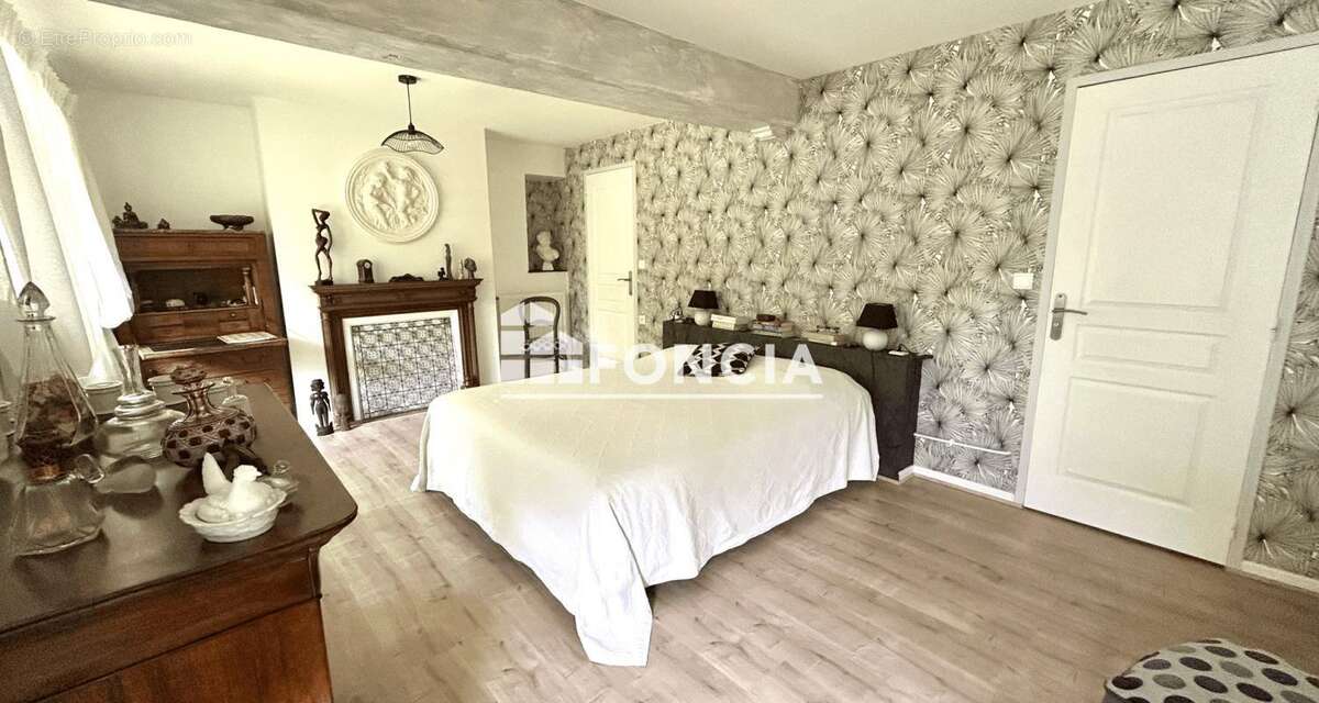 SUPERBE LONGERE de 200 m2 sur 2 400 m2 de terrain arboré avec vue sur rivière - photo 6