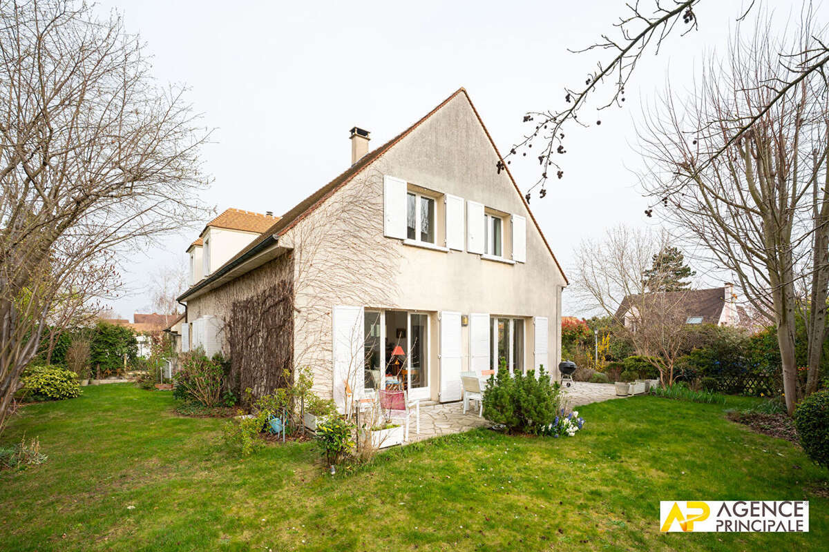 Maison à LE MESNIL-LE-ROI