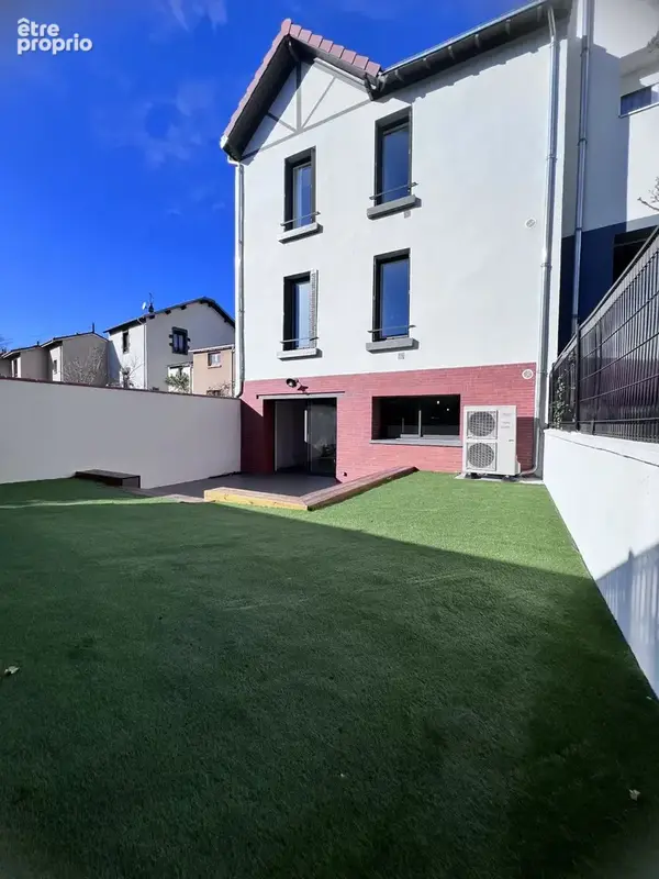 Maison de ville avec cour et terrasses à deux pas du centre-ville - photo 2