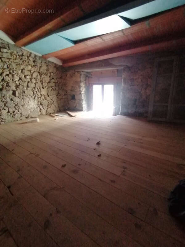 Maison de village avec jardin à Mouthoumet Gros Travaux à prévoir - photo 8