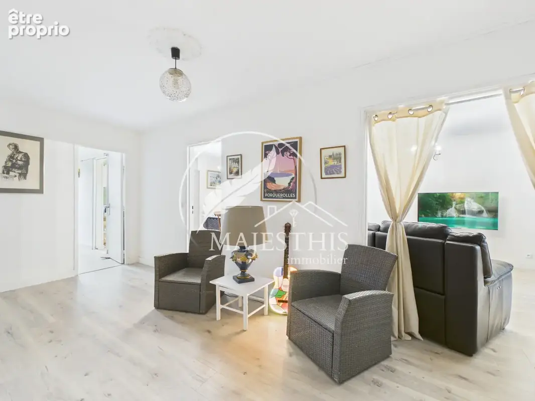 Toulon   la barre / bas de la serinette  faux t4 de 85 m2 rénové avec vue dégagée - un appartement lumineux, - photo 2