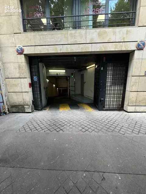 Parking à PARIS-10E