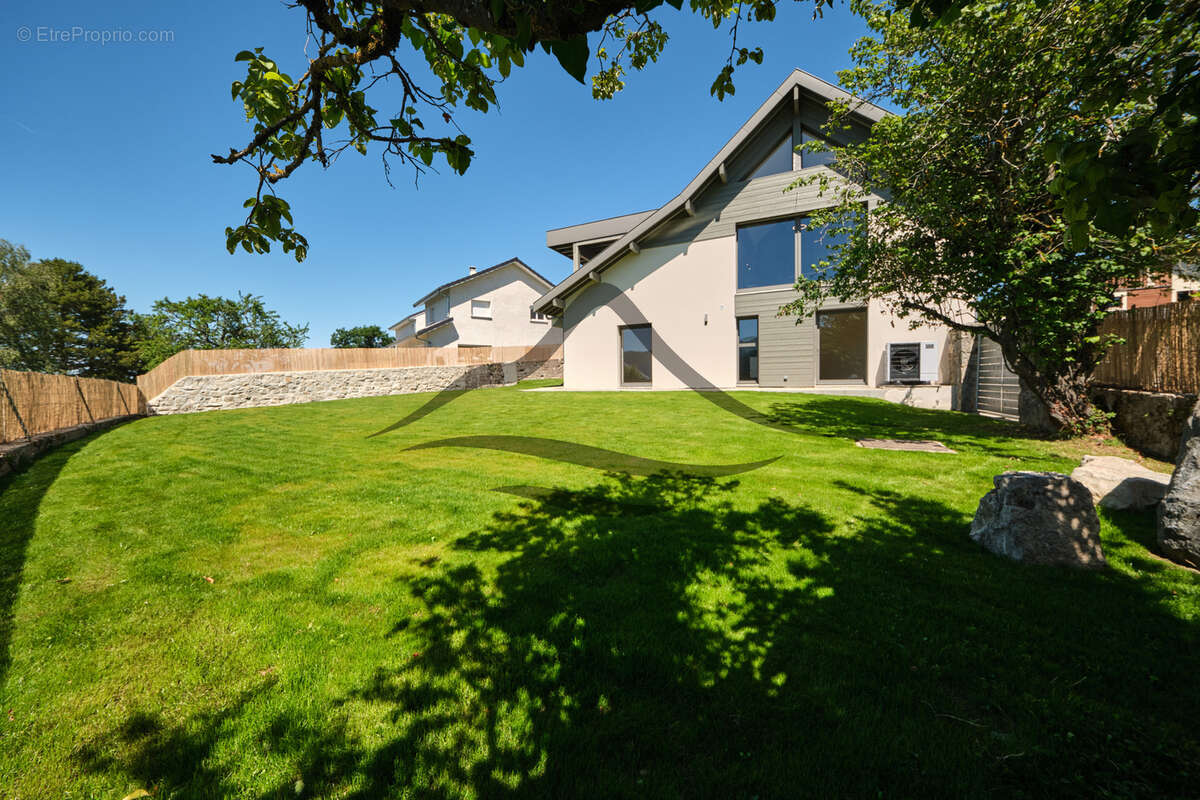 Maison à MONTAGNOLE