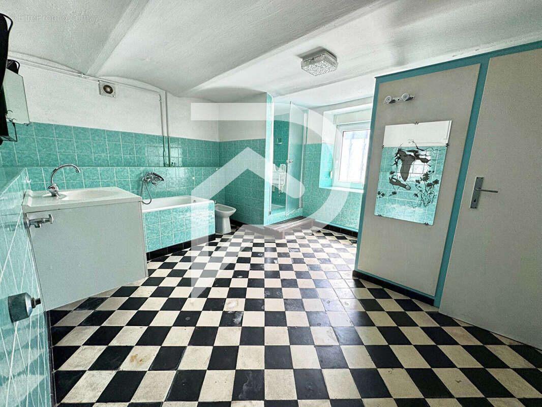 Maison de caractère 192 m² 7 pièces, dépendance & fort potentiel - photo 10