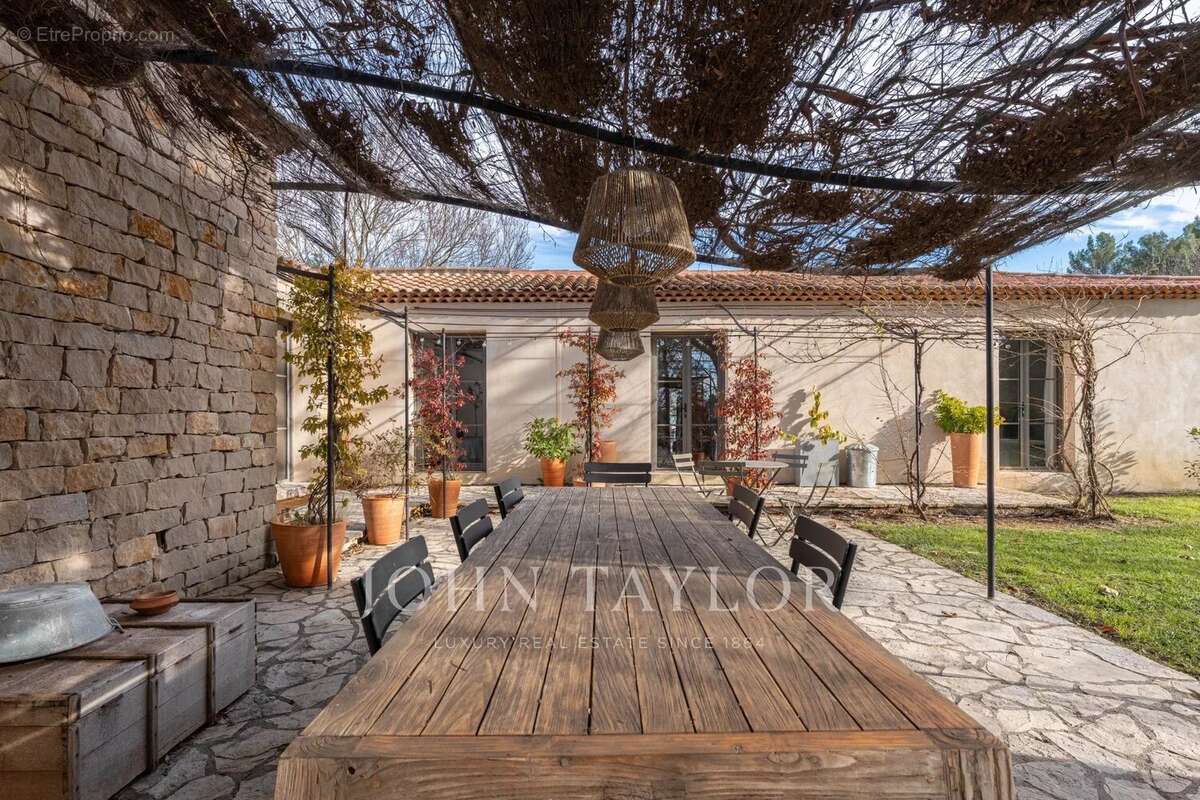 Maison à VAUVENARGUES