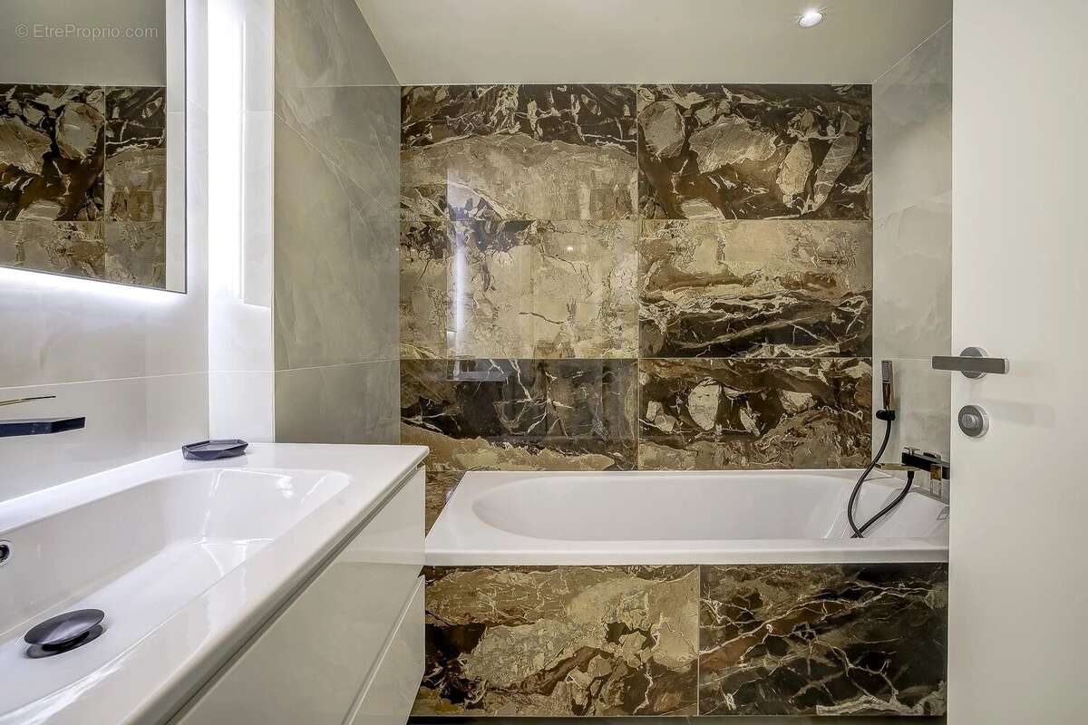 Cannes, Basse Californie - Appartement 4 pièces vue mer  111 m² - photo 25