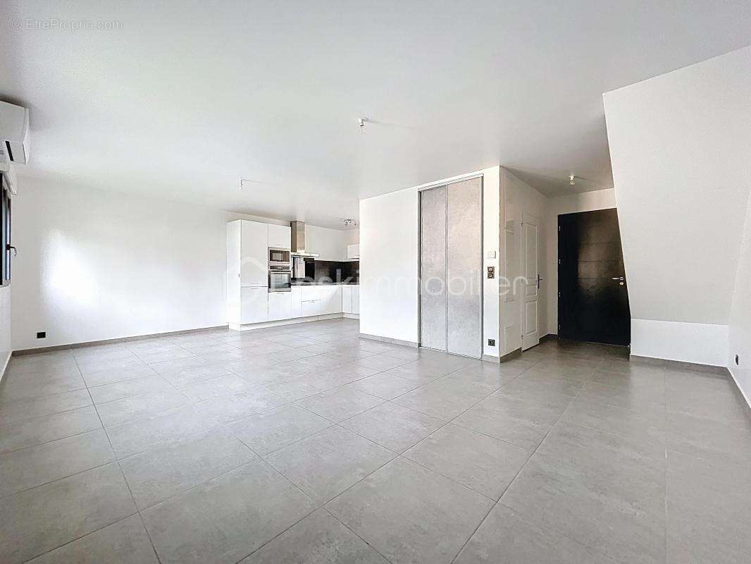 Maison à FONTENAY-TRESIGNY