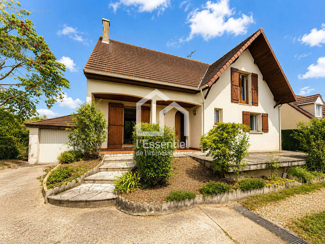 Maison à VERNEUIL-SUR-SEINE