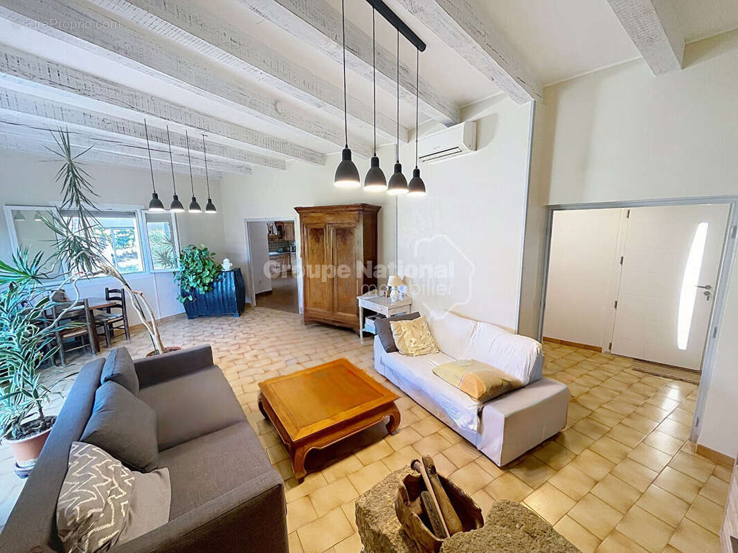 Maison Rochegude 7 pièce(s) 201 m2 sur terrain de 1 580 m². - photo 8