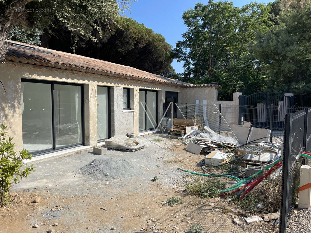 Petite maison de 88m2 a grimaud dans residence a pied de la plage - photo 2