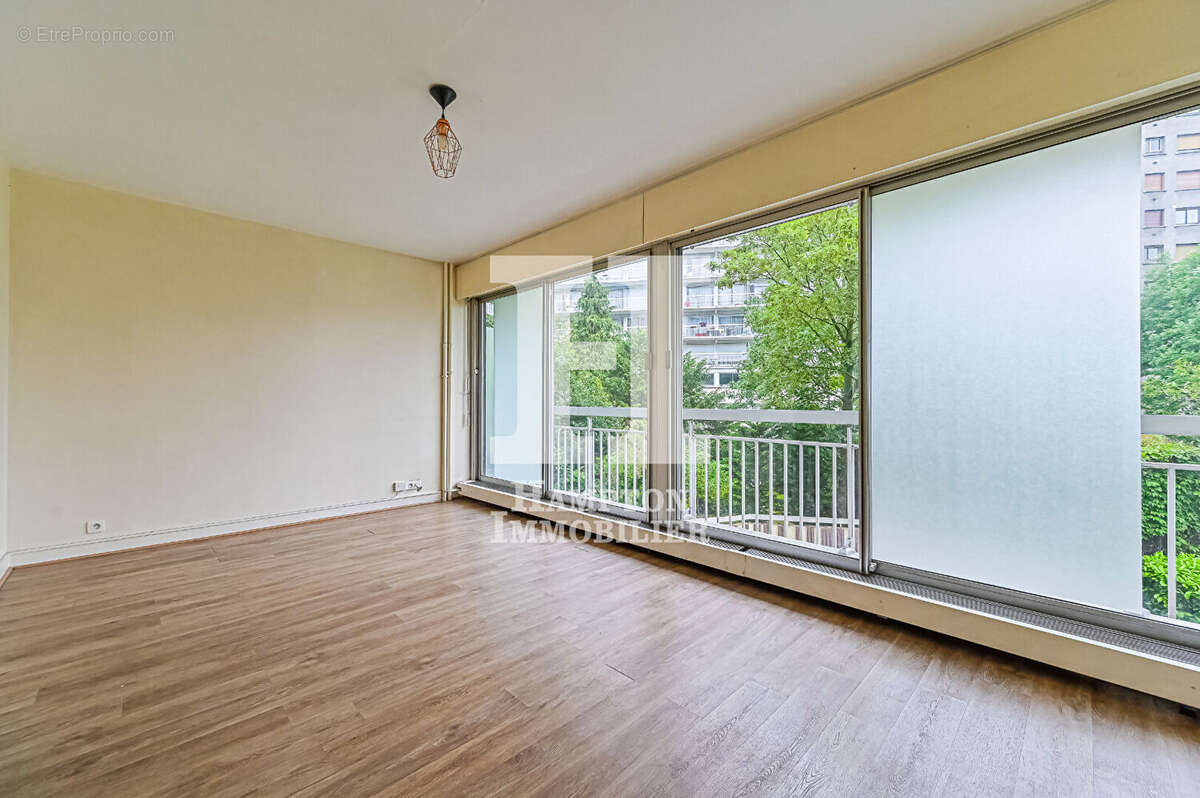 Appartement à PARIS-19E