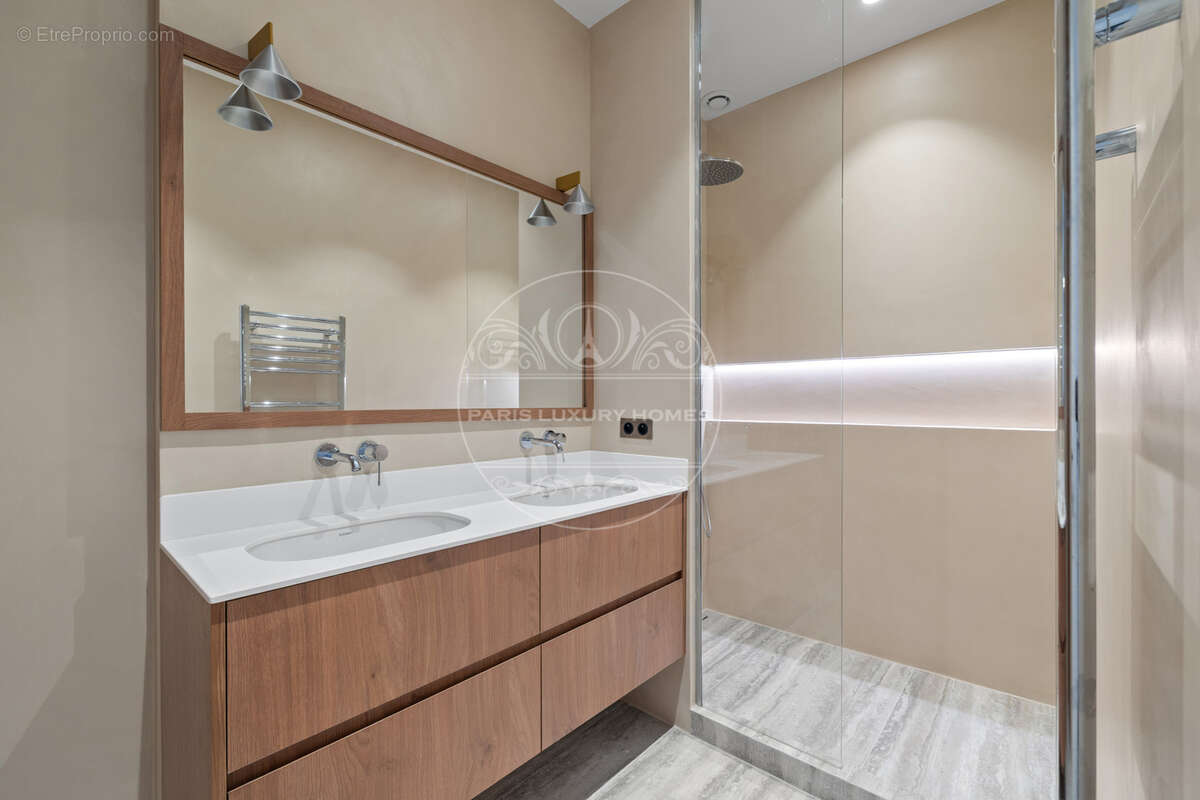 Superbe appartement atypique à Paris 1er ! - photo 15