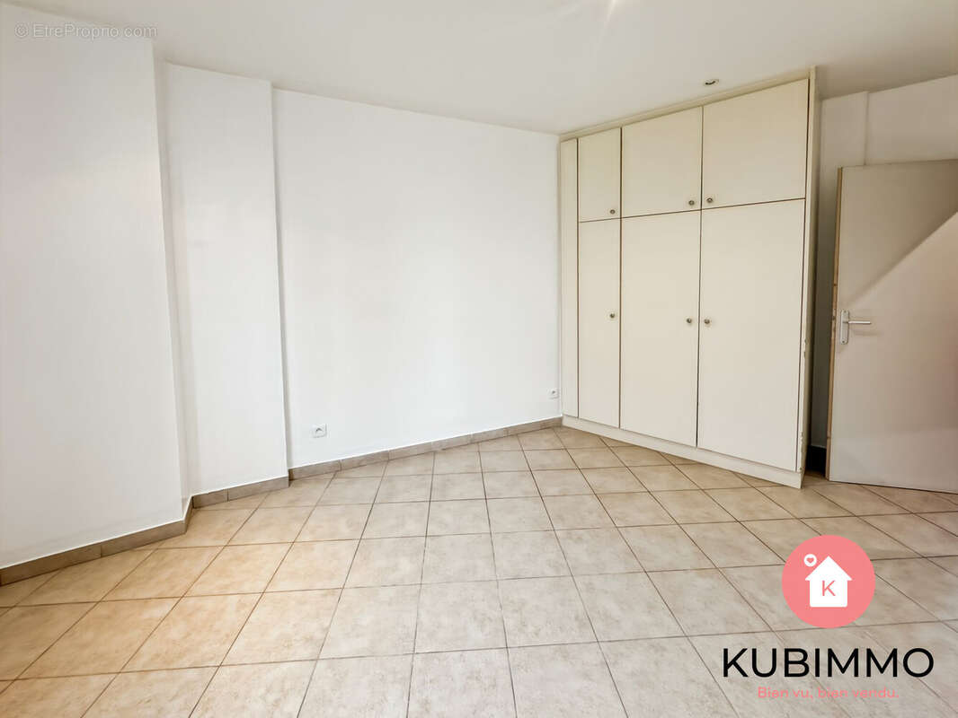 Appartement à LES LILAS