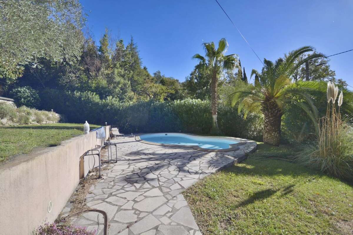 Maison à TOURRETTES-SUR-LOUP