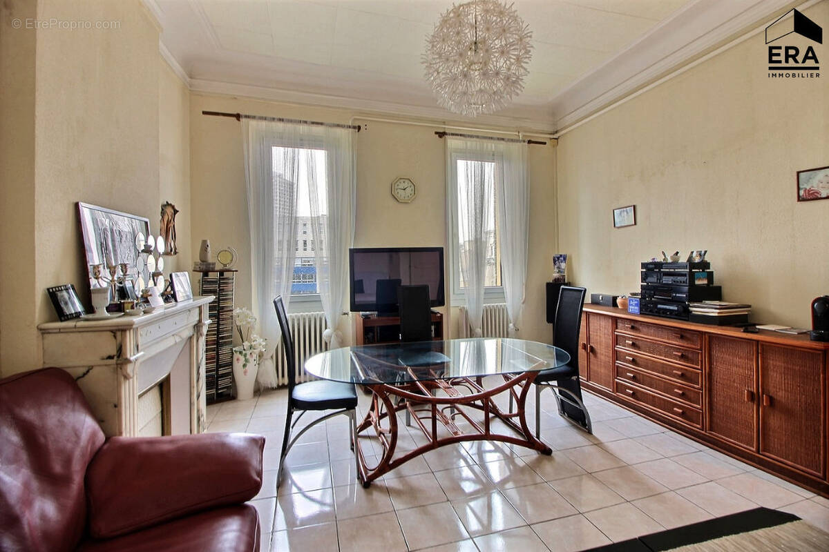 Appartement à MARSEILLE-6E