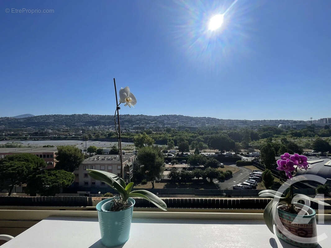 Appartement à SAINT-LAURENT-DU-VAR