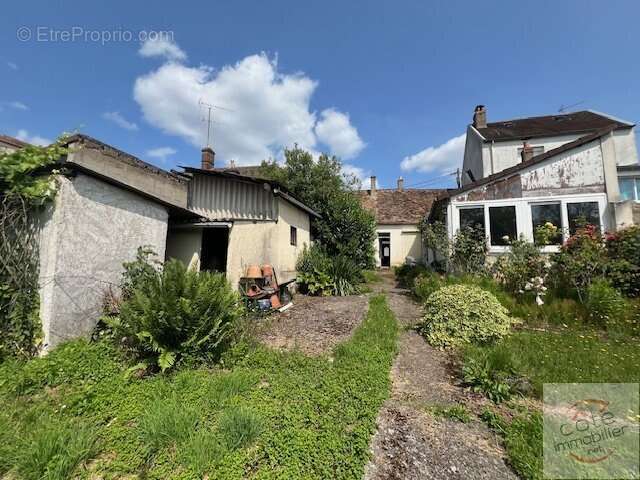 Maison à SAINTE-MESME