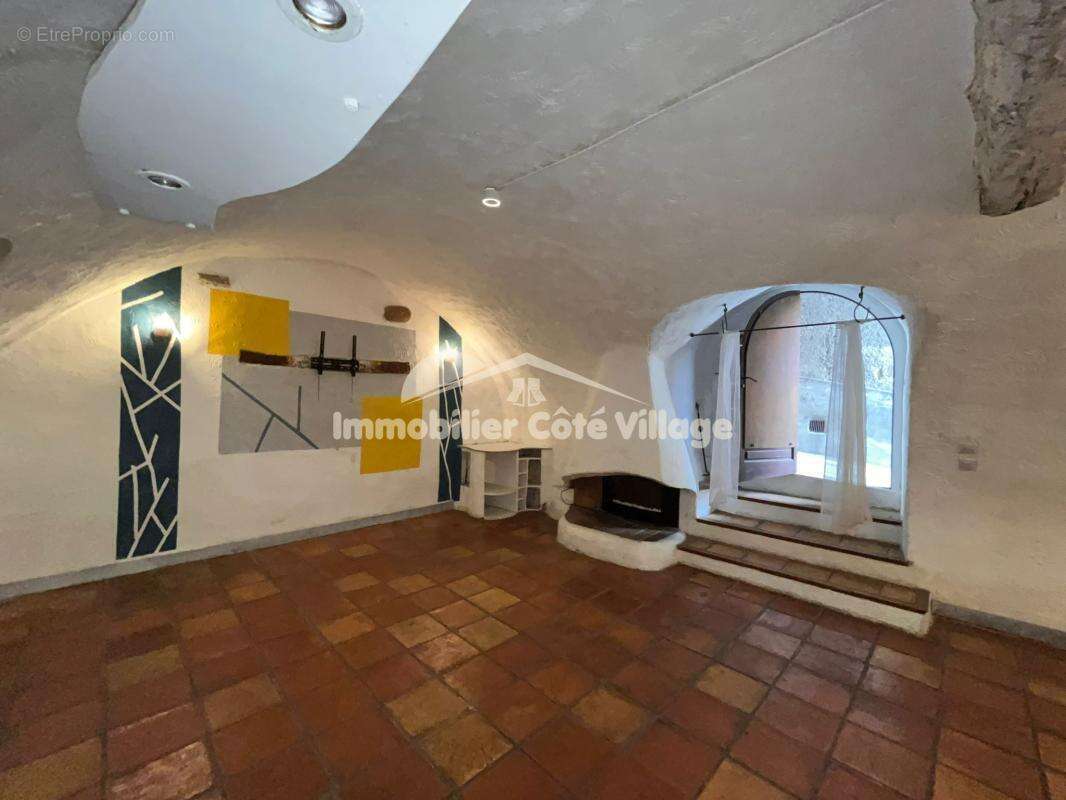 Appartement à TOUET-DE-L'ESCARENE
