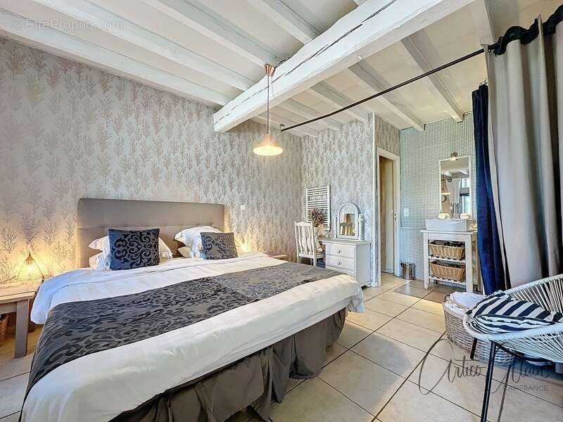 Dpt Haute Garonne (31), à vendre proche de VILLEFRANCHE DE LAURAGAIS maison en pierre de 676 m² - Terrain de 3 400m² - photo 10