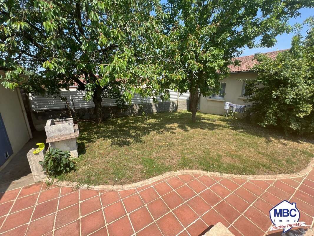 Maison à MONTREVAULT