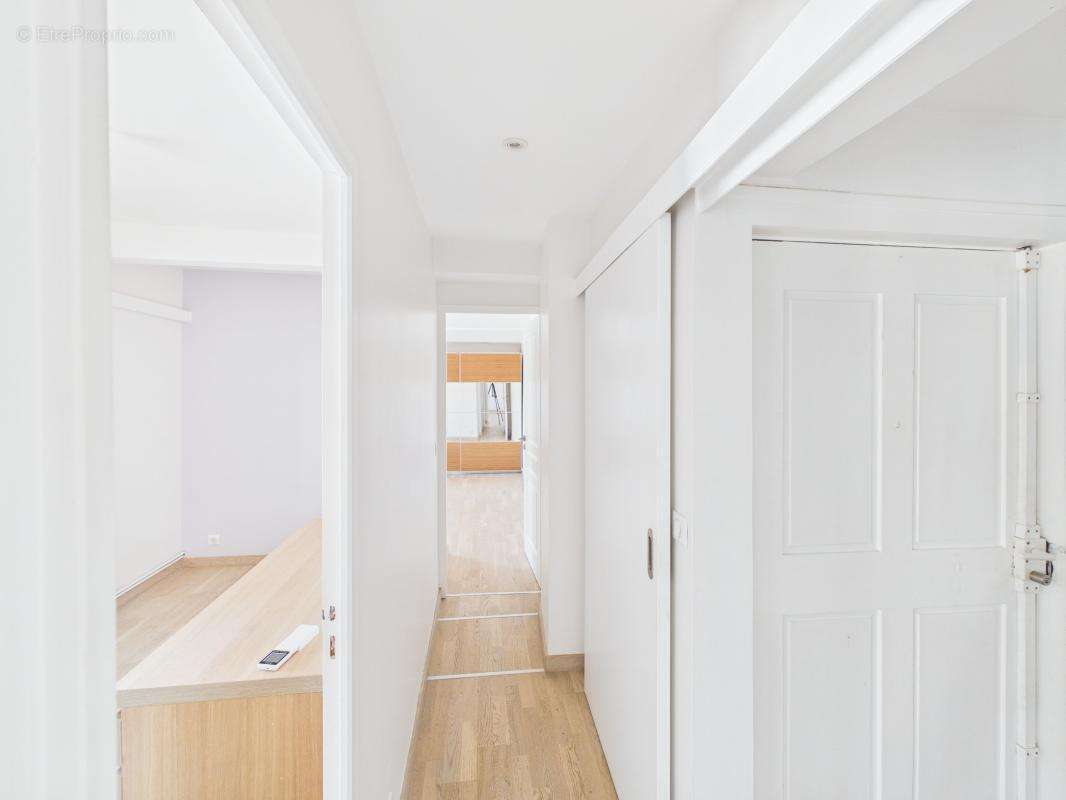CHAMBÉRY HISTORIQUE - T4 de109.22m² en dernier étage avec cave et greniers - photo 11