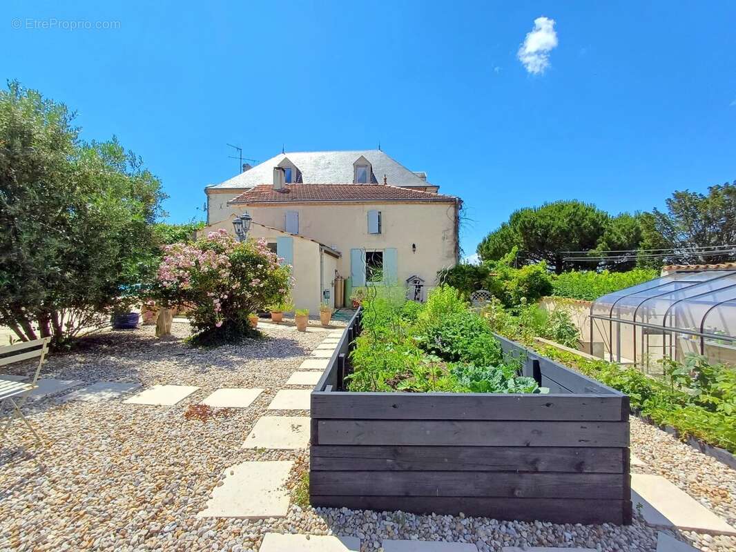 Maison à SAINT-THOMAS-DE-CONAC