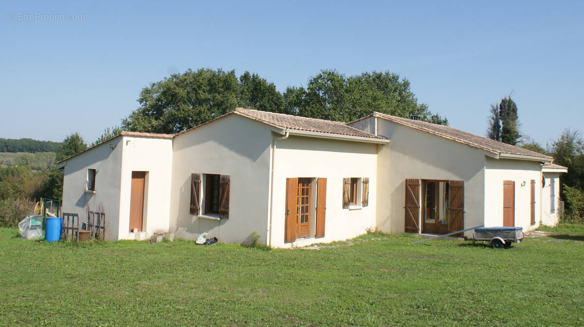 Maison à BONNEVILLE-ET-SAINT-AVIT-DE-FUMADIERES