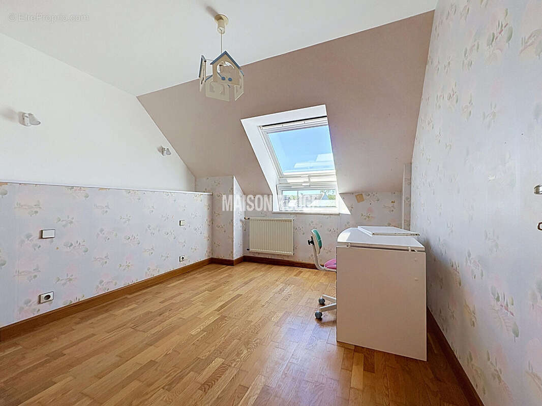 Maison en pierre rénovée avec gîte indépendant à vendre à Binic dans un environnement calme proche du centre - photo 17