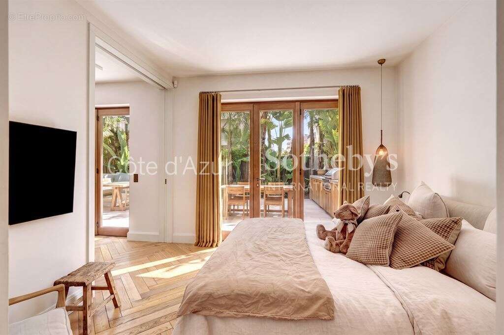 Appartement de prestige à Cannes Palm Beach avec terrasse paysagée, piscine privée et garage - photo 13