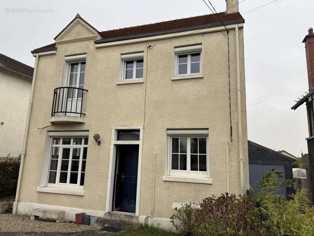 Maison à SAINT-AMAND-MONTROND