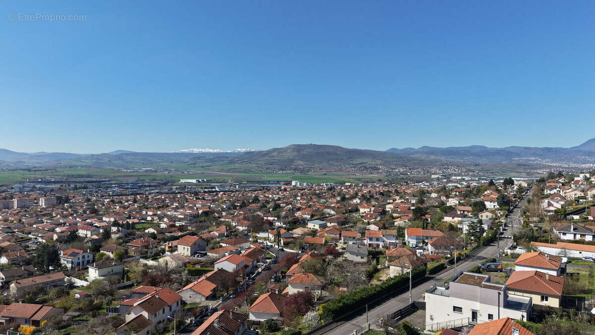 Terrain Cournon D Auvergne 721 m2 - photo 2