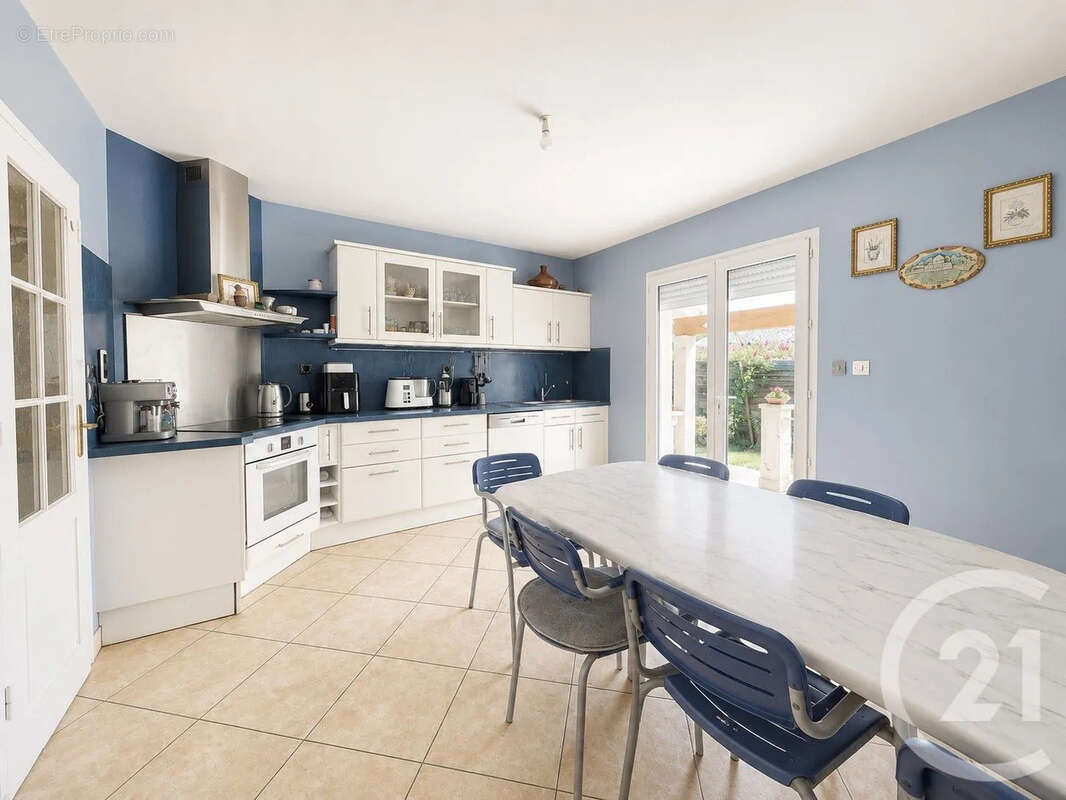 Maison 201 m² à Saint-Lys  - photo 4