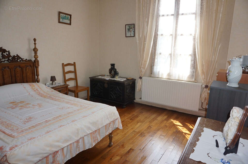 Maison à SAINT-YAN