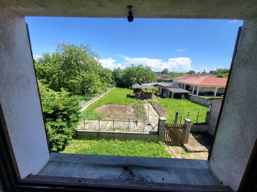 Maison à CRUZILLES-LES-MEPILLAT