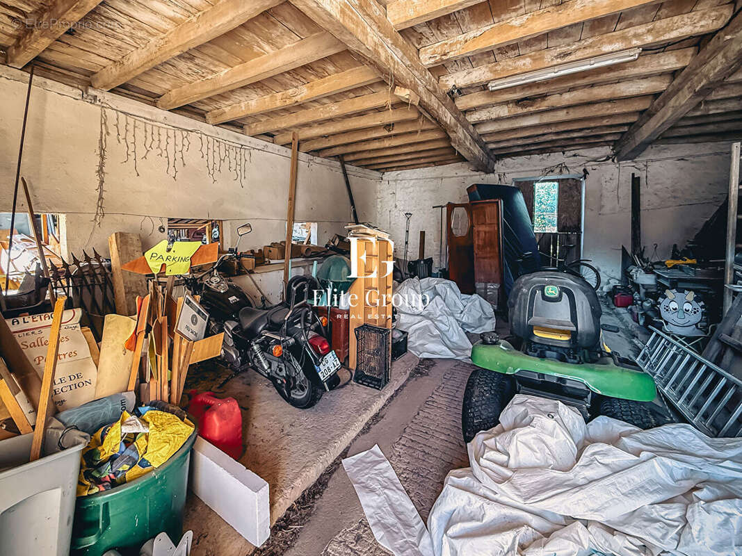 A vendre - grange a renover - genac-bignac - 300m2 - photo 12