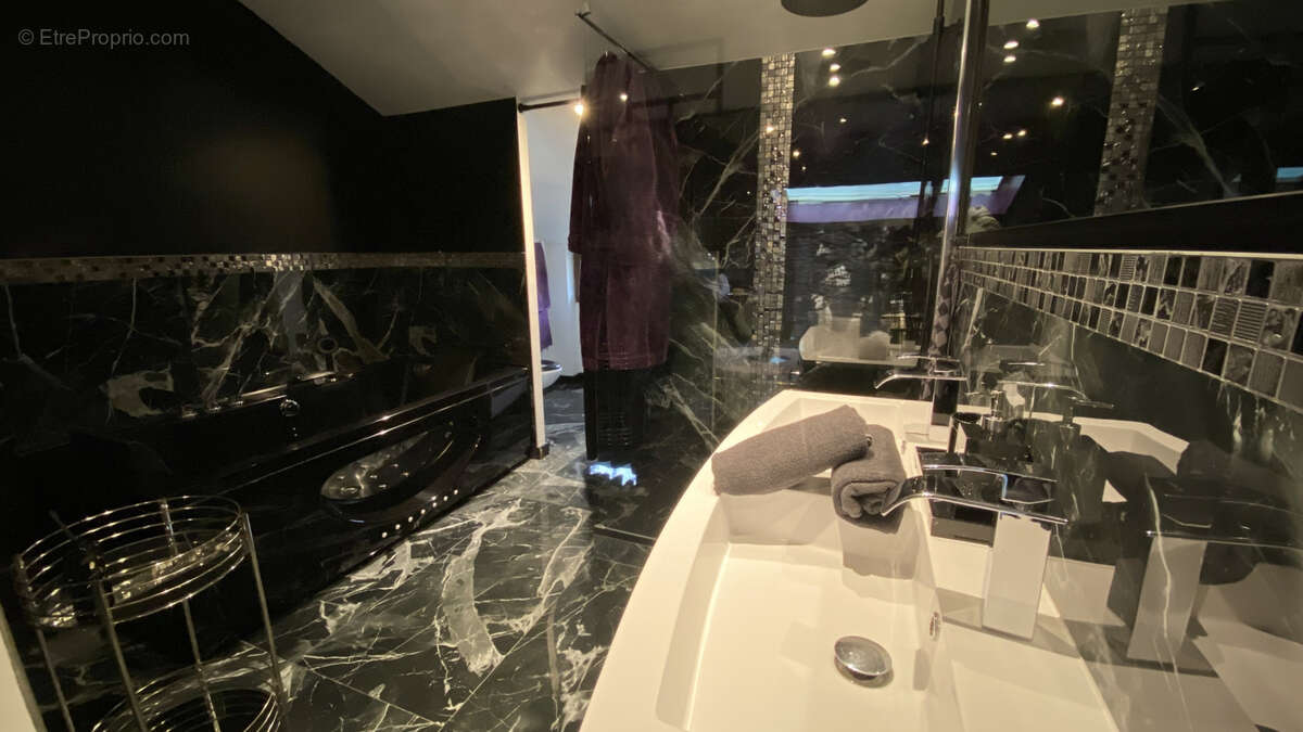 Appartement à LA VILLE-DU-BOIS