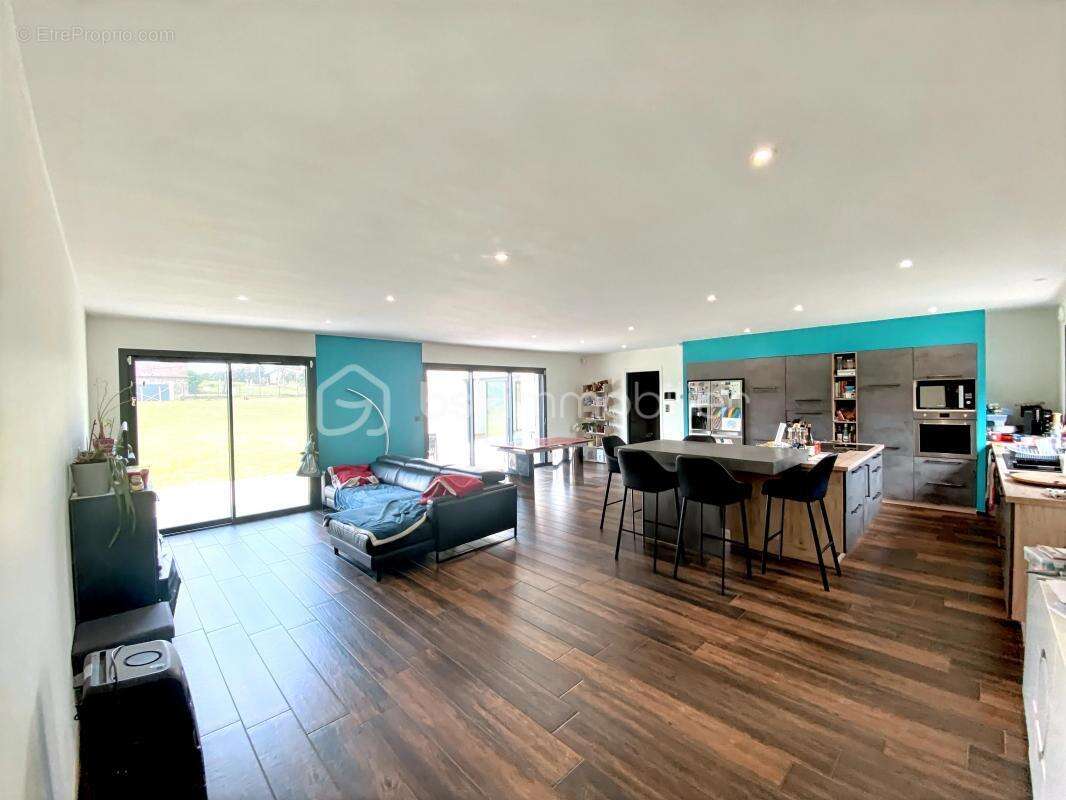 Maison à BELLEVUE-LA-MONTAGNE