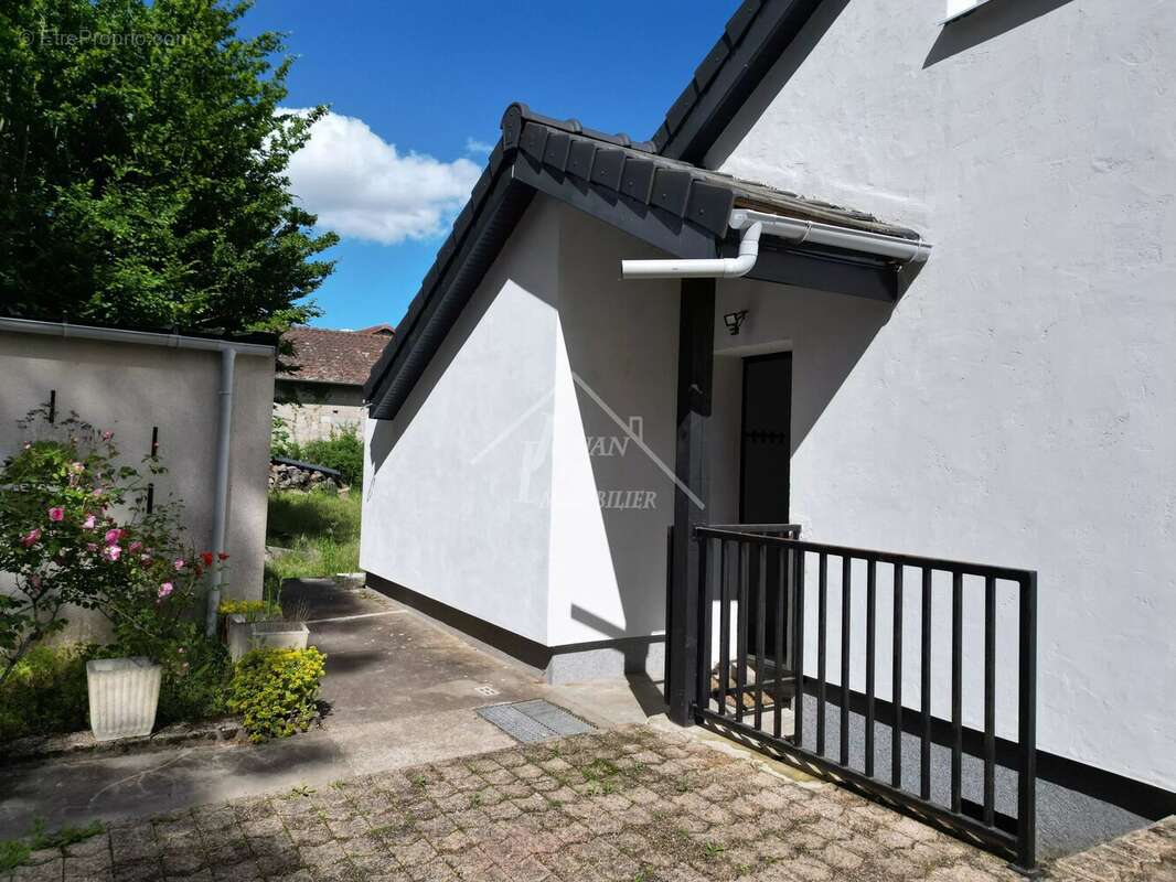 Maison à DOMPIERRE-SUR-BESBRE