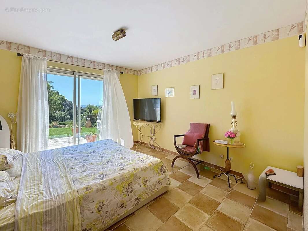 GRANDE VILLA BIOT (06410) vue mer du salon et des chambres - photo 8