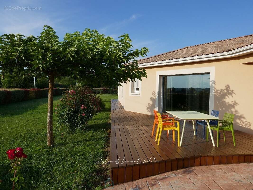 Maison contemporaine basse consommation avec vue degagee sur la campagne environnante - photo 8