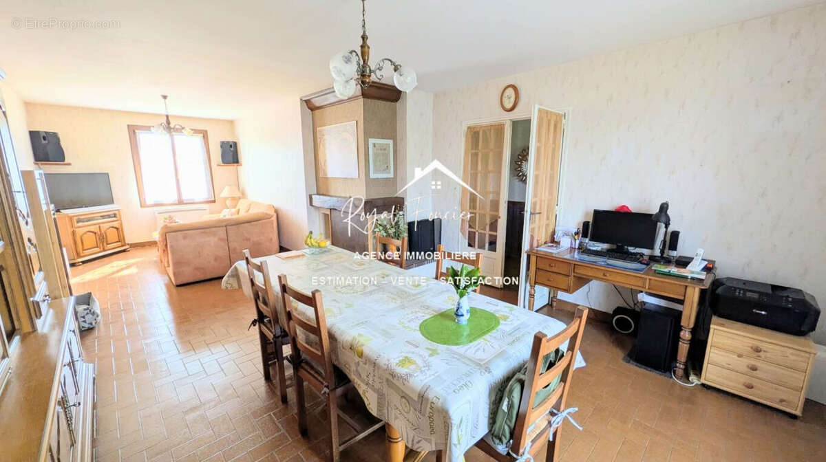 Séjour - Maison à DANGE-SAINT-ROMAIN