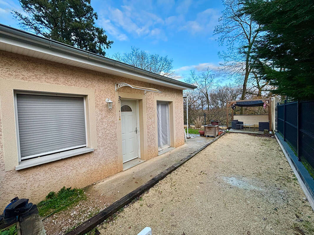 Maison à PONT-DE-CHERUY