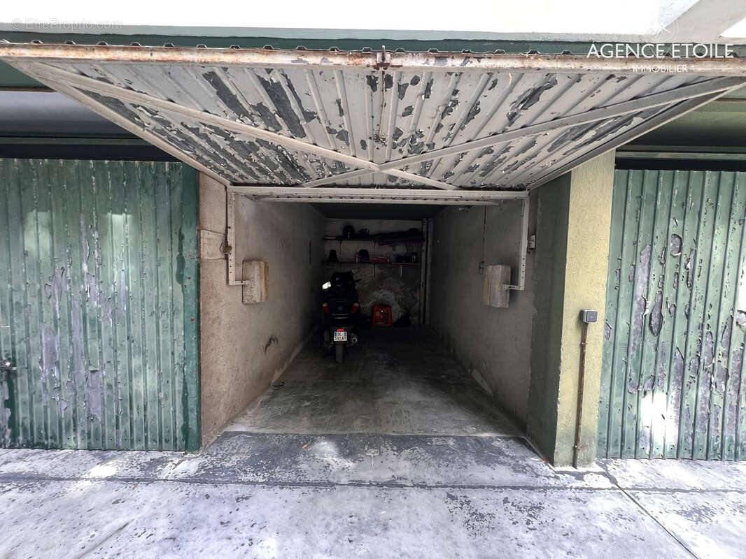 Parking à MARSEILLE-8E