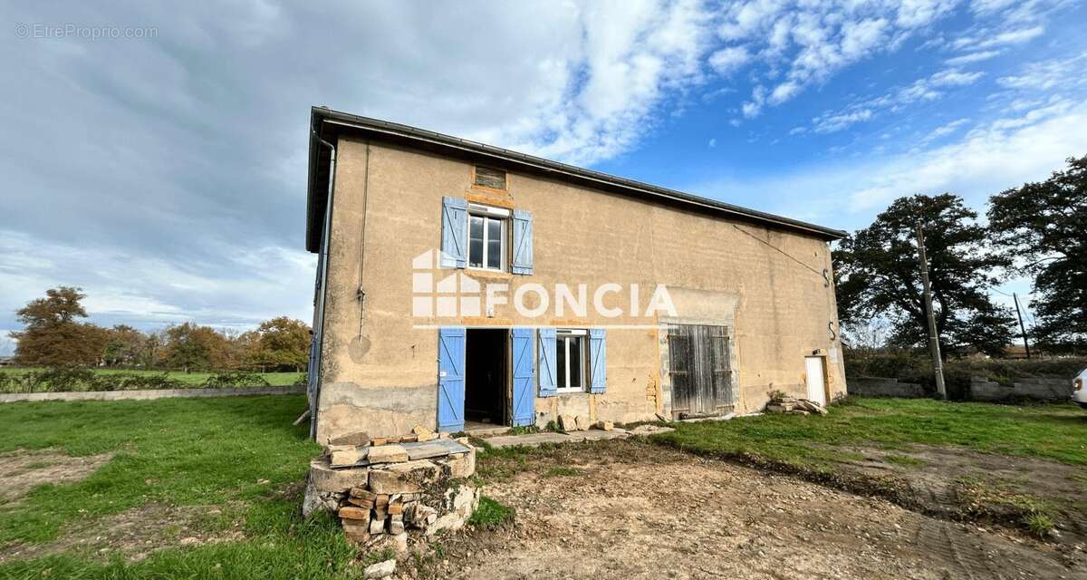 Maison à POUILLY-SOUS-CHARLIEU